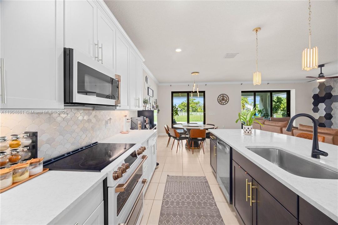 На продажу: $1,200,000 (5 спален, 3 ванн, 2860 Квадратных фут)