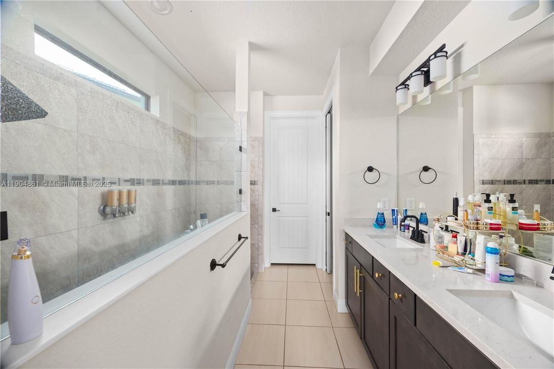 На продажу: $1,200,000 (5 спален, 3 ванн, 2860 Квадратных фут)