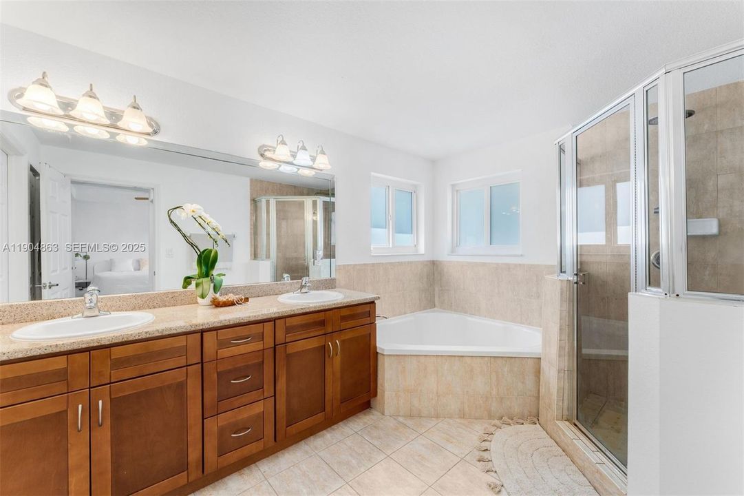 For Sale: $1,025,000 (4 beds, 2 baths, 2306 Square Feet)