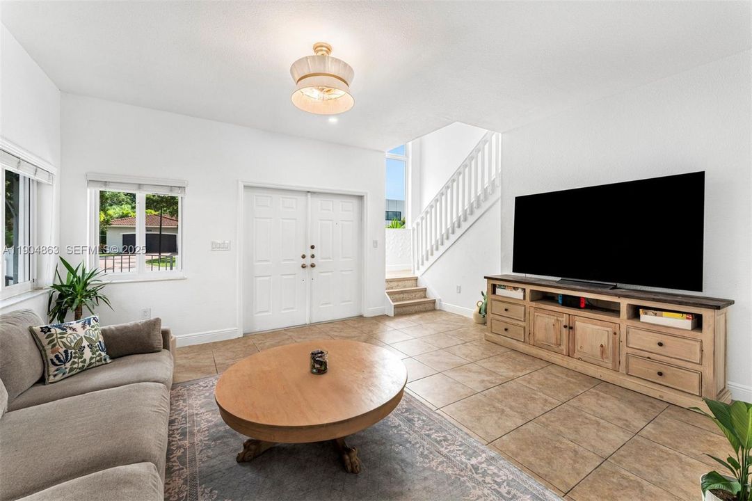 For Sale: $1,025,000 (4 beds, 2 baths, 2306 Square Feet)