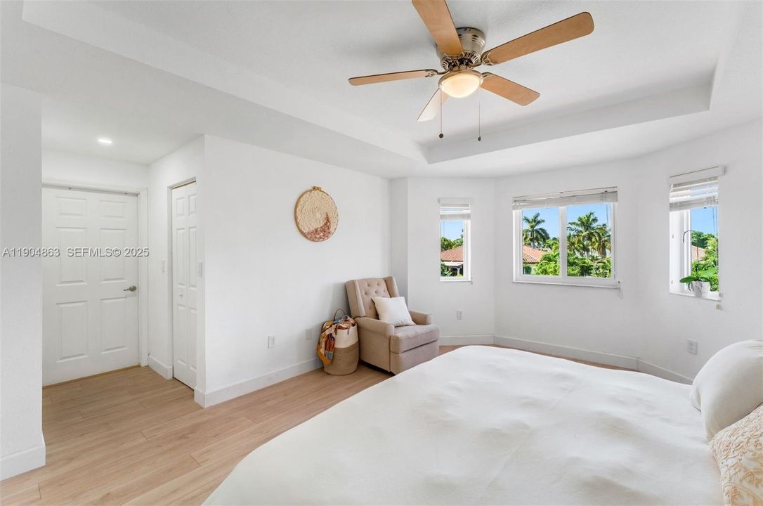 For Sale: $1,025,000 (4 beds, 2 baths, 2306 Square Feet)