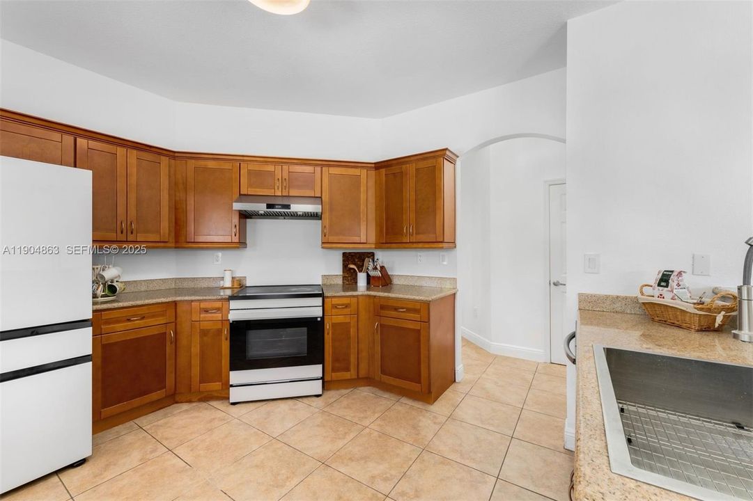 For Sale: $1,025,000 (4 beds, 2 baths, 2306 Square Feet)