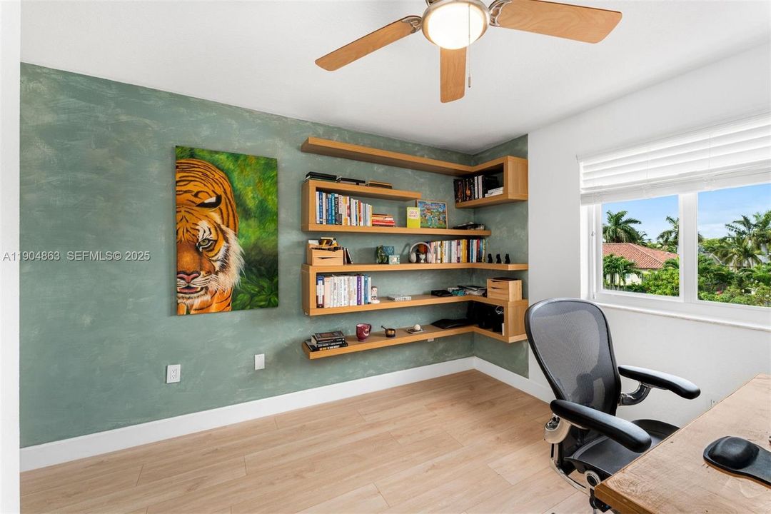 For Sale: $1,025,000 (4 beds, 2 baths, 2306 Square Feet)