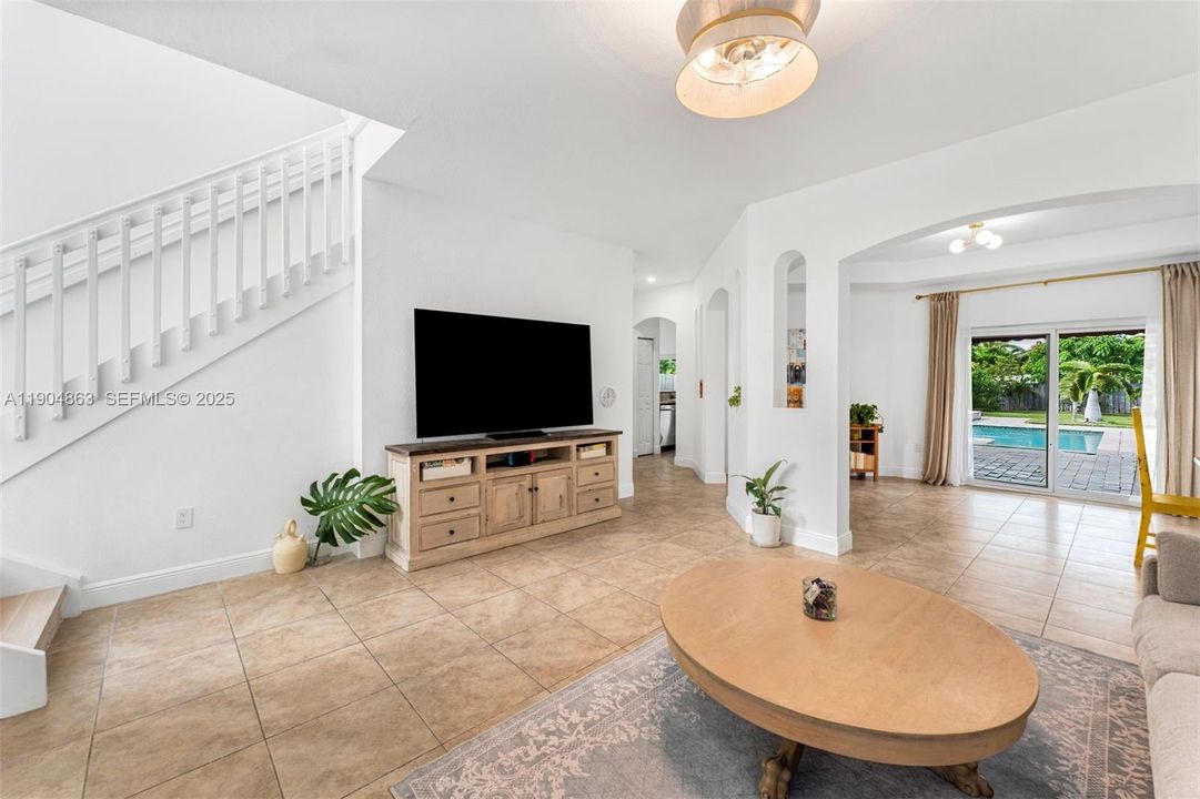 For Sale: $1,025,000 (4 beds, 2 baths, 2306 Square Feet)