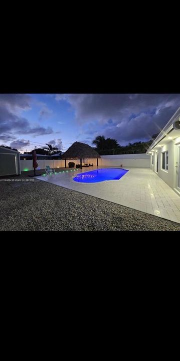 待售: $1,195,000 (2 贝兹, 2 浴室, 1872 平方英尺)