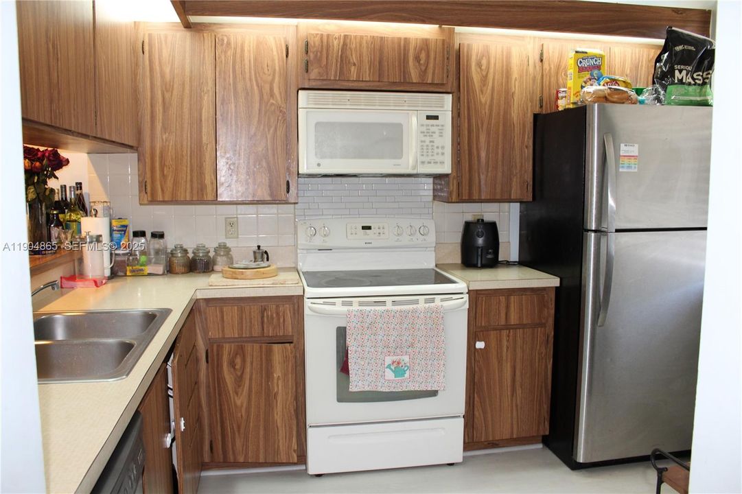 For Sale: $220,000 (2 beds, 2 baths, 1437 Square Feet)