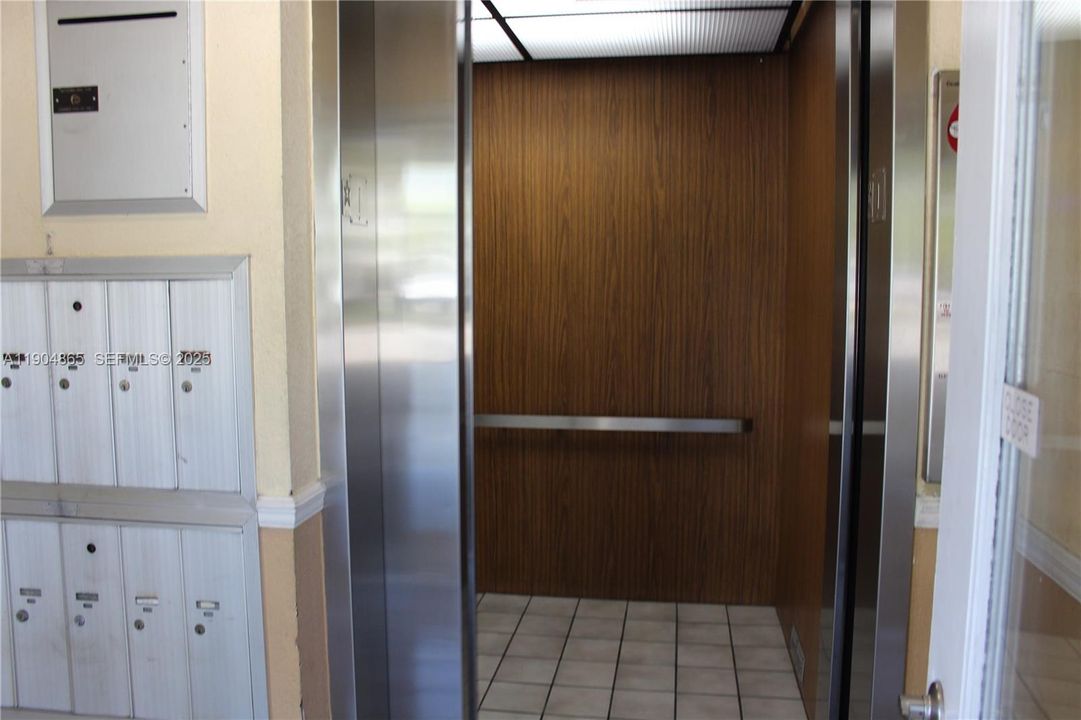 For Sale: $220,000 (2 beds, 2 baths, 1437 Square Feet)