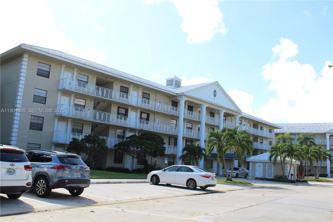 For Sale: $220,000 (2 beds, 2 baths, 1437 Square Feet)