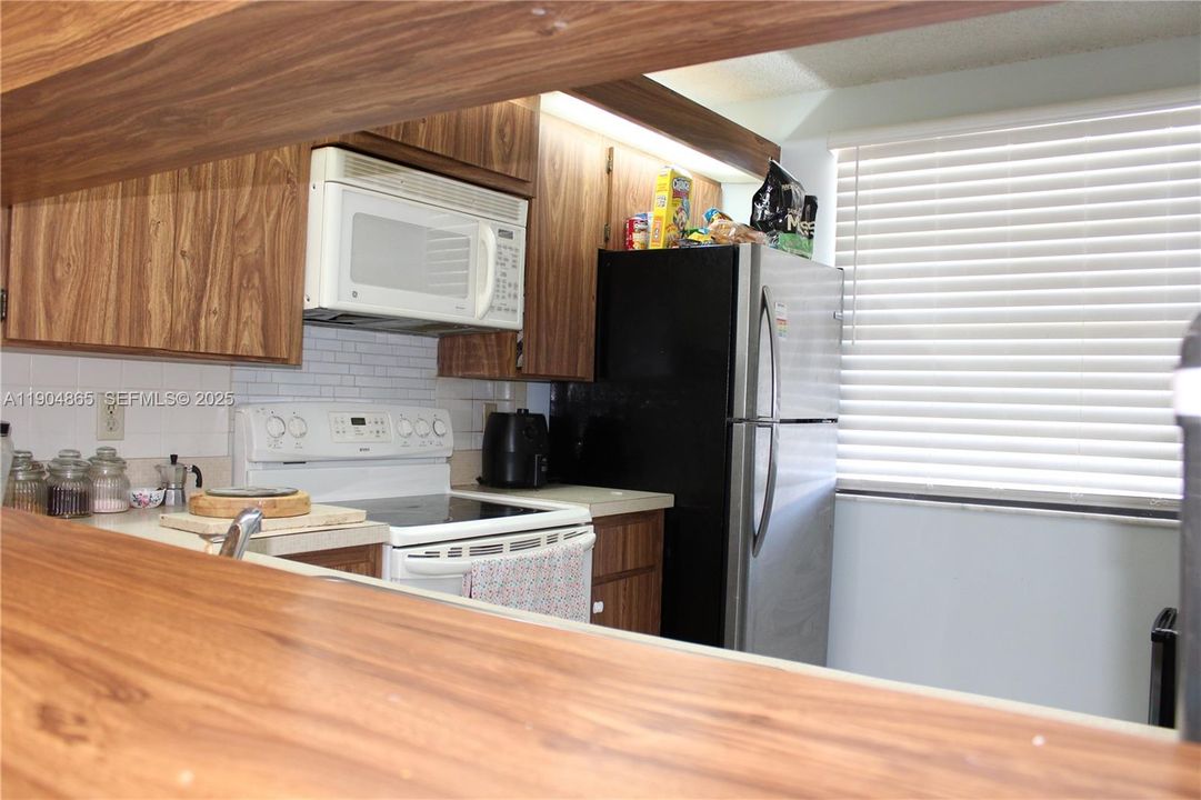 For Sale: $220,000 (2 beds, 2 baths, 1437 Square Feet)