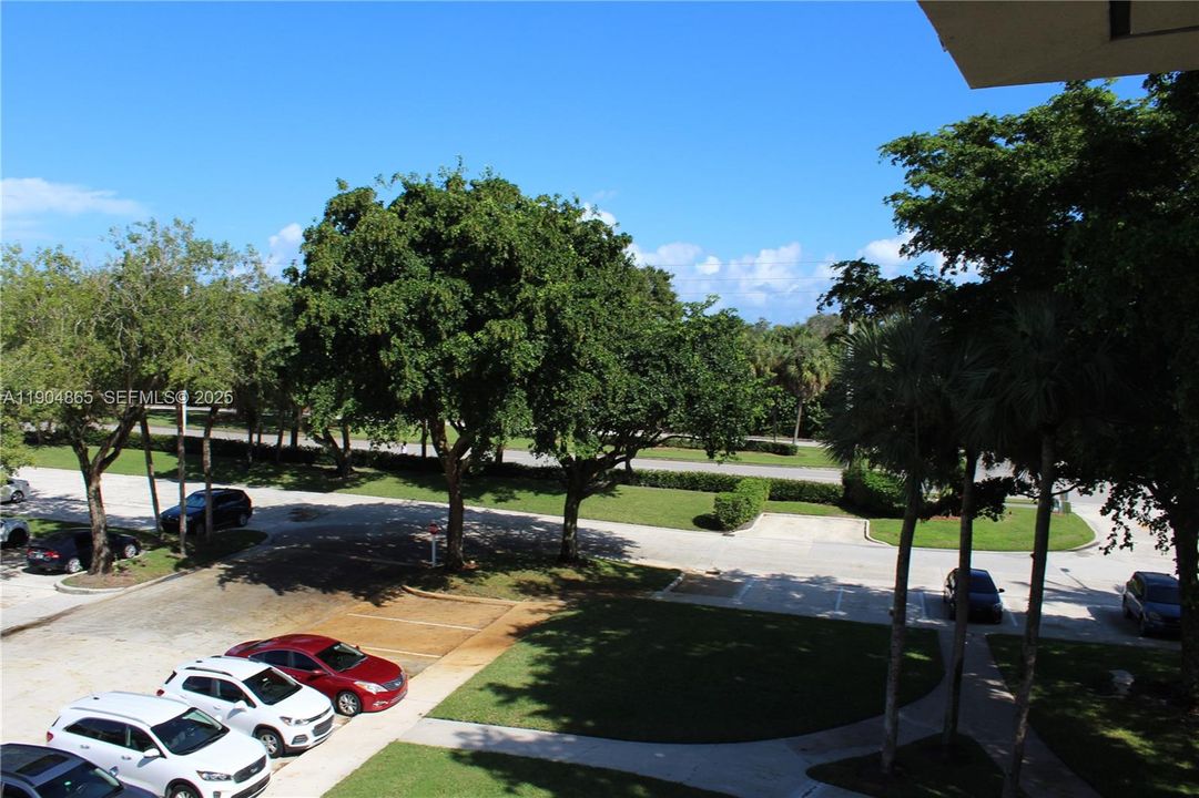 For Sale: $220,000 (2 beds, 2 baths, 1437 Square Feet)