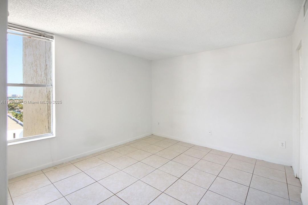 For Rent: $2,100 (2 beds, 2 baths, 904 Square Feet)