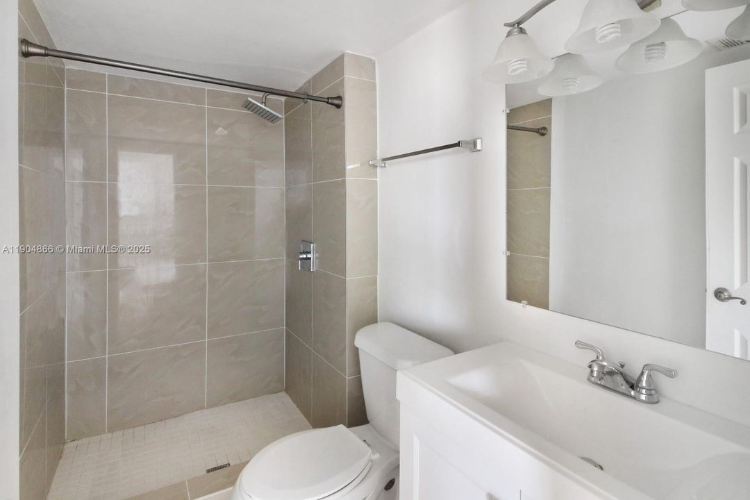 For Rent: $2,100 (2 beds, 2 baths, 904 Square Feet)