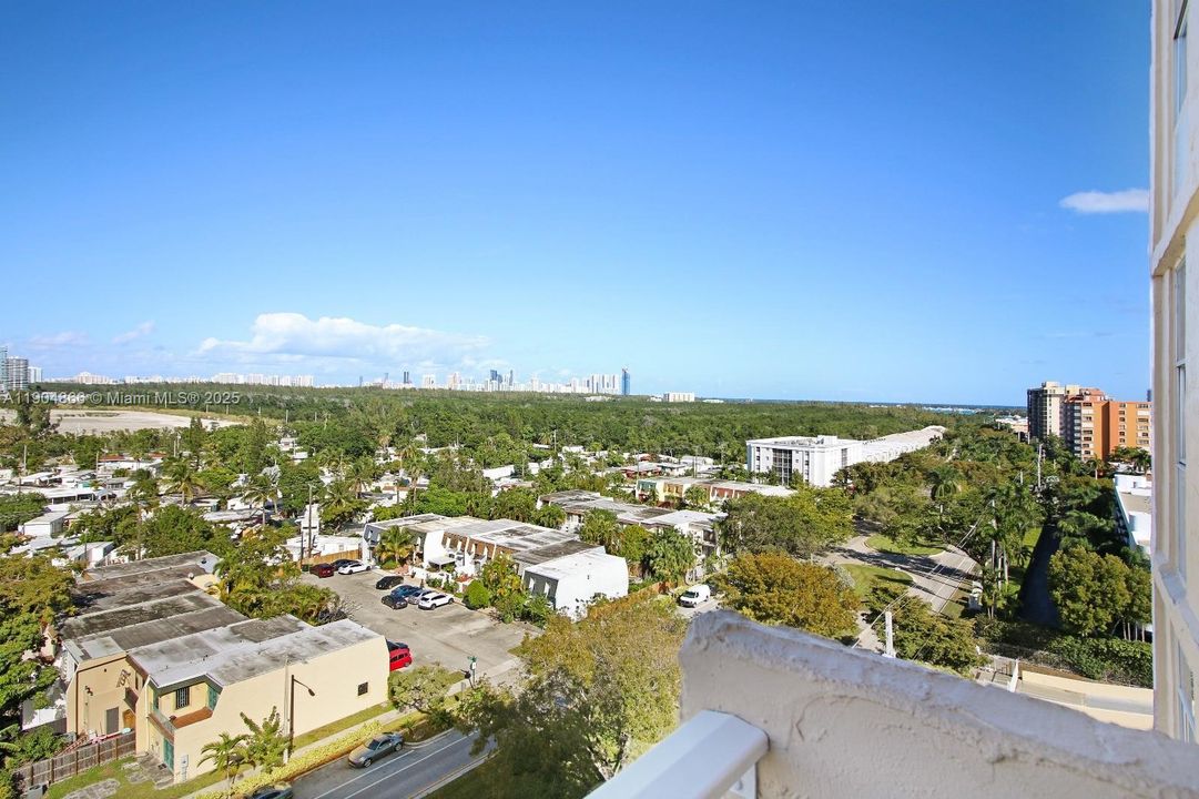 For Rent: $2,100 (2 beds, 2 baths, 904 Square Feet)