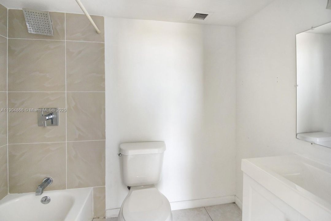 For Rent: $2,100 (2 beds, 2 baths, 904 Square Feet)