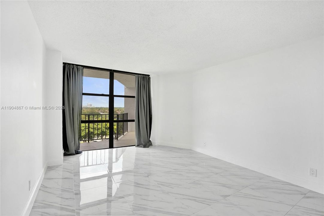 For Sale: $209,000 (1 beds, 1 baths, 875 Square Feet)