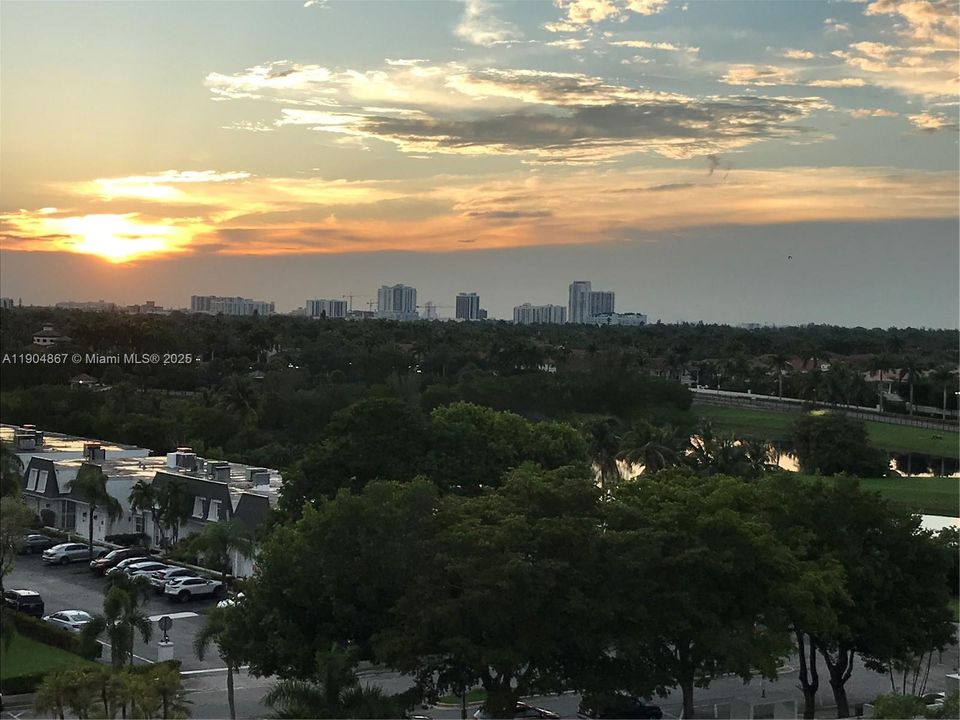 For Sale: $209,000 (1 beds, 1 baths, 875 Square Feet)