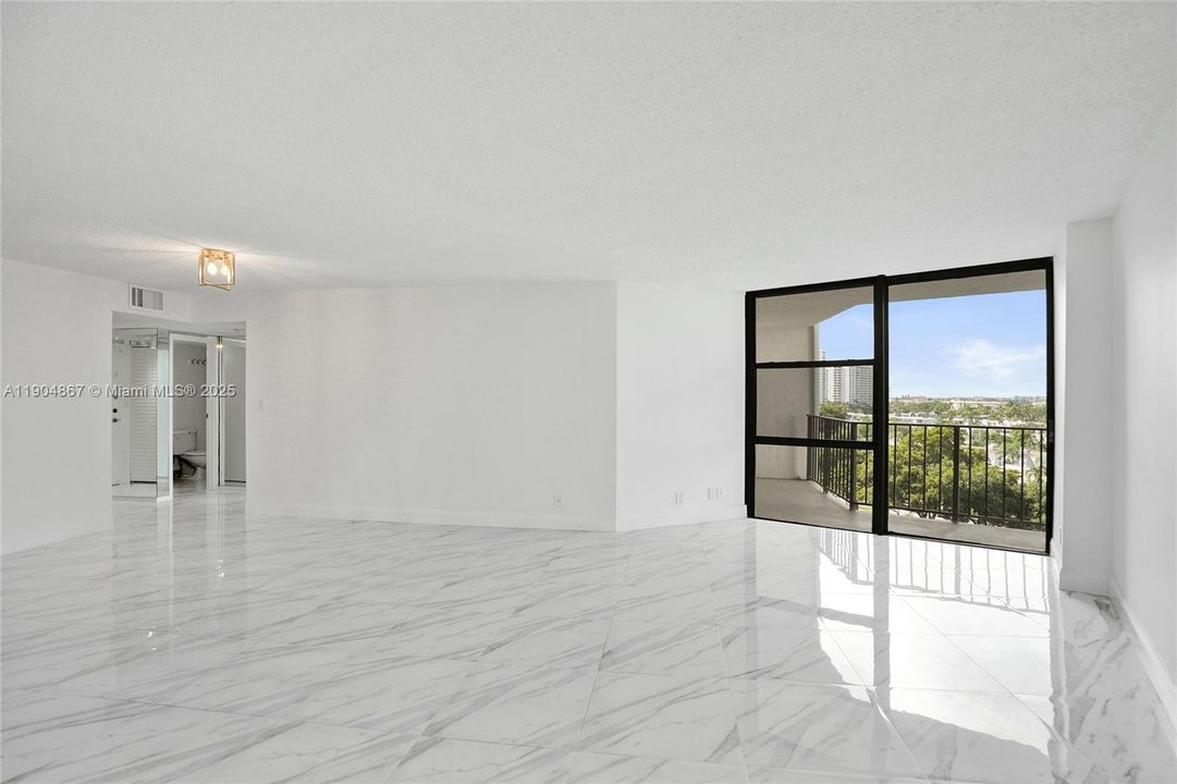 For Sale: $209,000 (1 beds, 1 baths, 875 Square Feet)