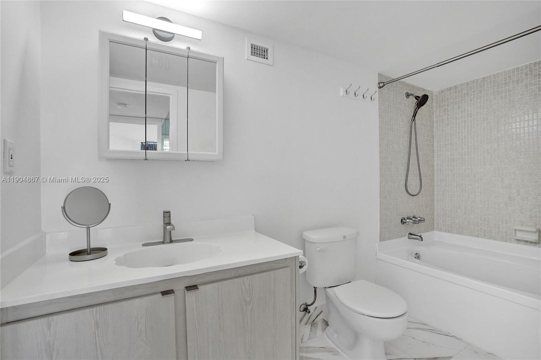 For Sale: $209,000 (1 beds, 1 baths, 875 Square Feet)