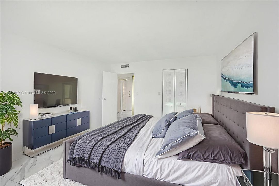 For Sale: $209,000 (1 beds, 1 baths, 875 Square Feet)