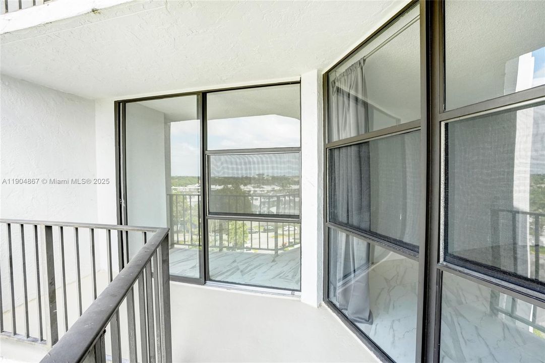 For Sale: $209,000 (1 beds, 1 baths, 875 Square Feet)