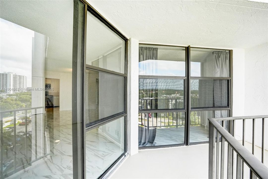 For Sale: $209,000 (1 beds, 1 baths, 875 Square Feet)