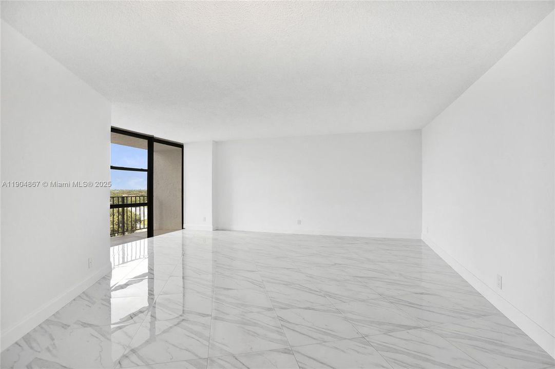 For Sale: $209,000 (1 beds, 1 baths, 875 Square Feet)