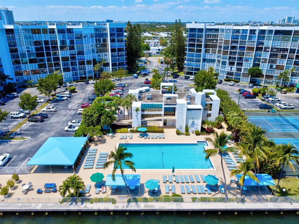 For Sale: $209,000 (1 beds, 1 baths, 875 Square Feet)