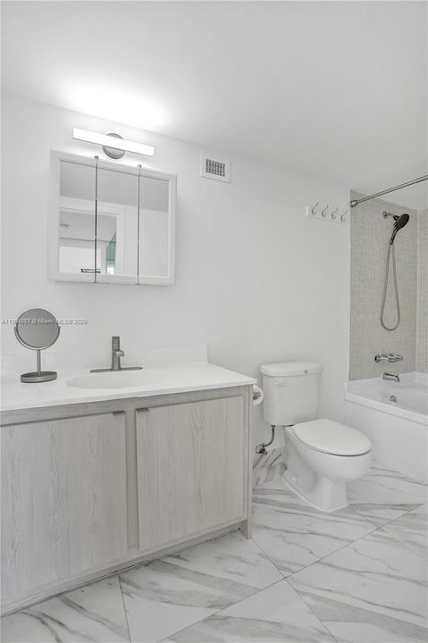 For Sale: $209,000 (1 beds, 1 baths, 875 Square Feet)