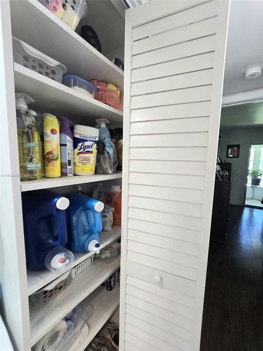 待售: $238,000 (2 贝兹, 2 浴室, 933 平方英尺)