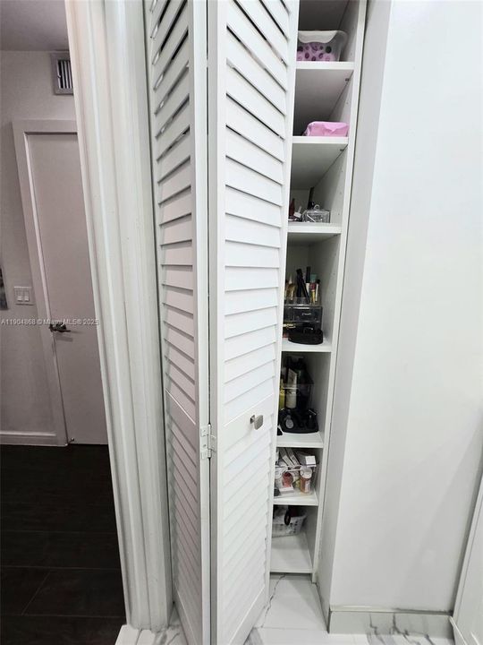 待售: $238,000 (2 贝兹, 2 浴室, 933 平方英尺)