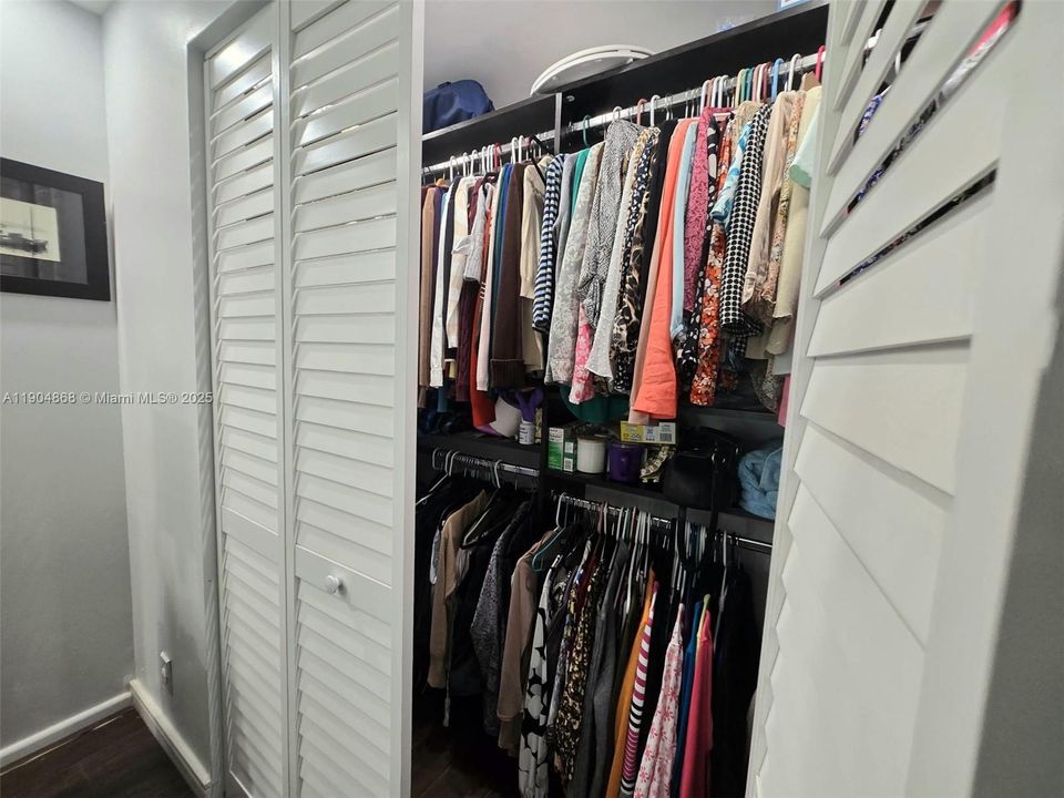 待售: $238,000 (2 贝兹, 2 浴室, 933 平方英尺)