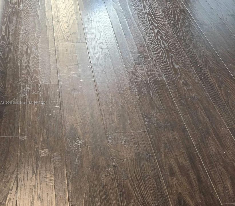 待售: $238,000 (2 贝兹, 2 浴室, 933 平方英尺)