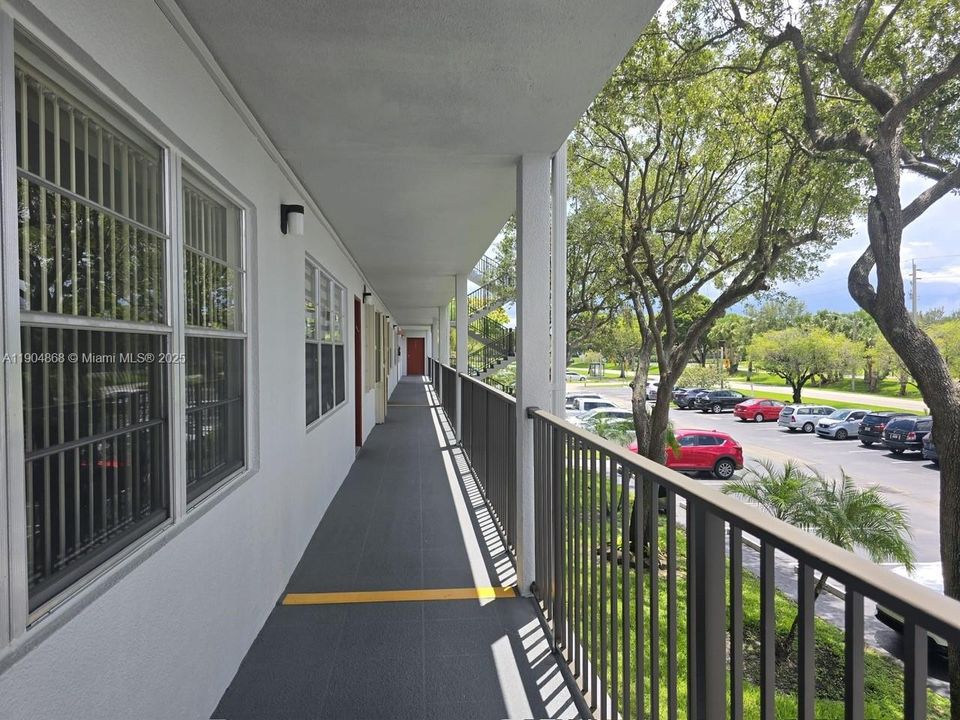 待售: $238,000 (2 贝兹, 2 浴室, 933 平方英尺)