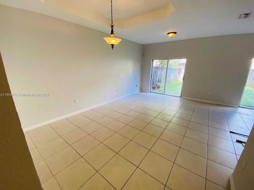 For Sale: $495,000 (3 beds, 2 baths, 1601 Square Feet)