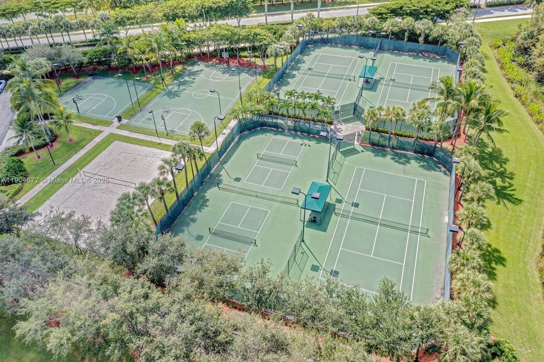 For Sale: $724,000 (4 beds, 2 baths, 2573 Square Feet)