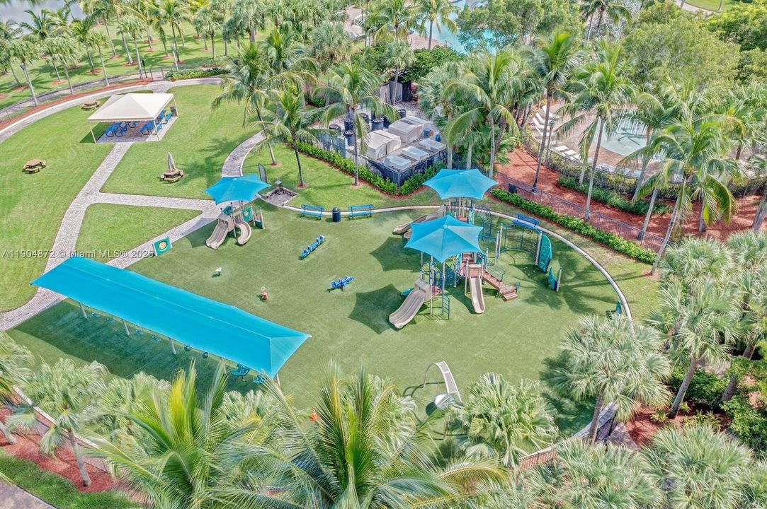 For Sale: $724,000 (4 beds, 2 baths, 2573 Square Feet)