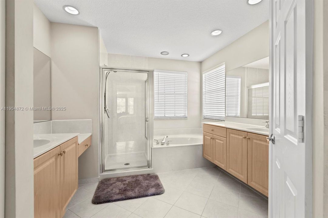 For Sale: $724,000 (4 beds, 2 baths, 2573 Square Feet)