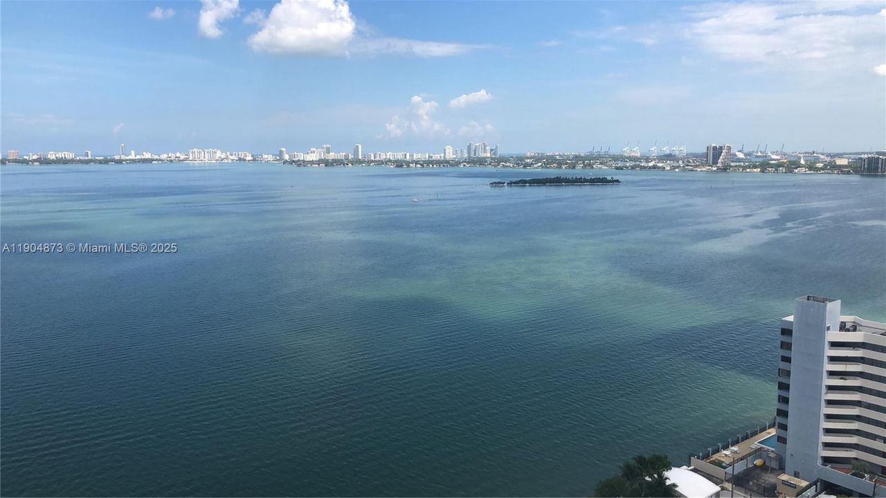 Recently Rented: $5,150 (1 beds, 2 baths, 1014 Square Feet)