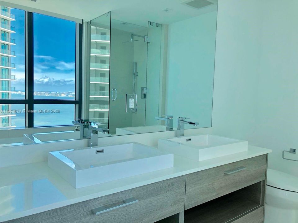 Recently Rented: $5,150 (1 beds, 2 baths, 1014 Square Feet)