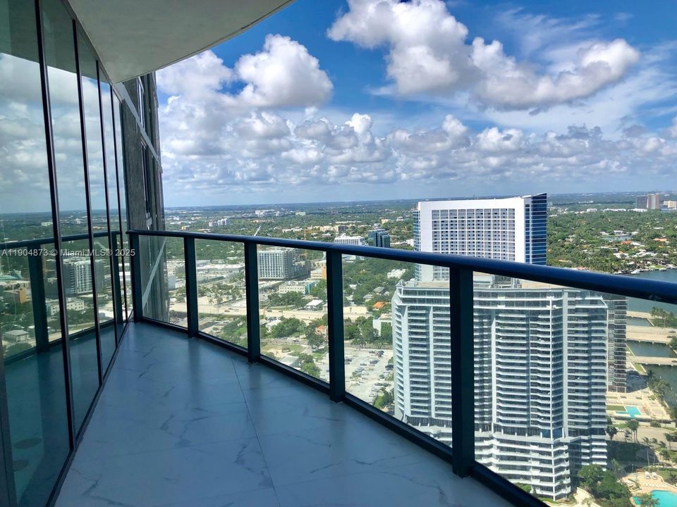 Recently Rented: $5,150 (1 beds, 2 baths, 1014 Square Feet)