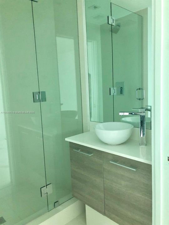 Recently Rented: $5,150 (1 beds, 2 baths, 1014 Square Feet)