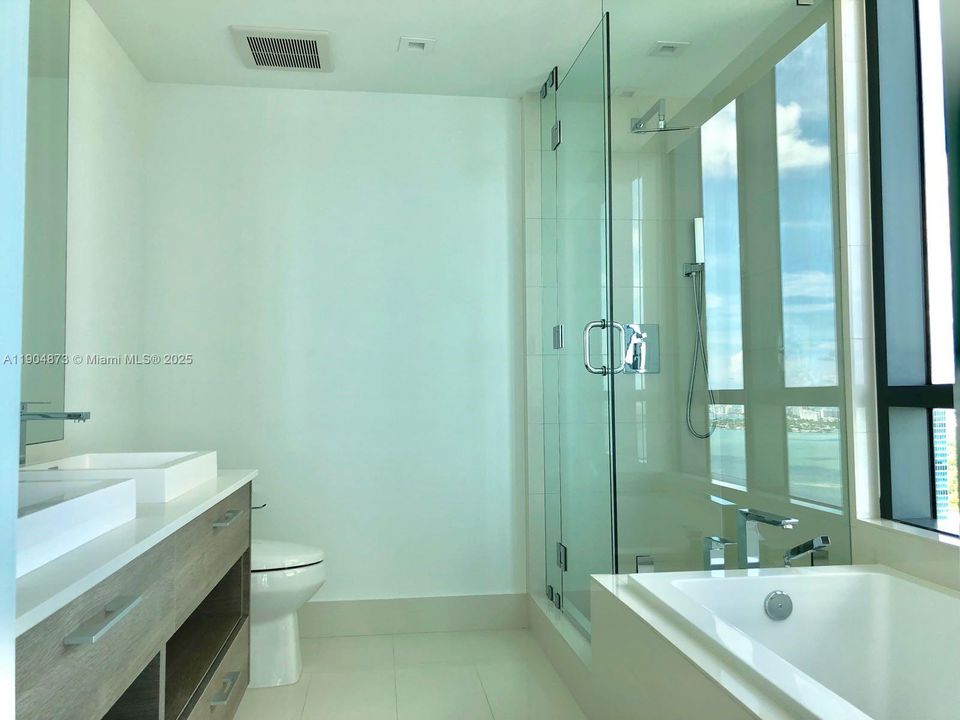 Recently Rented: $5,150 (1 beds, 2 baths, 1014 Square Feet)