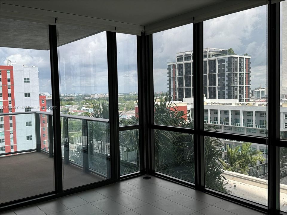 For Sale: $505,000 (2 beds, 2 baths, 1018 Square Feet)