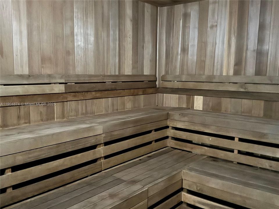 For Sale: $505,000 (2 beds, 2 baths, 1018 Square Feet)