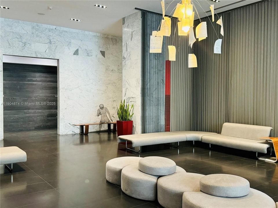 For Sale: $505,000 (2 beds, 2 baths, 1018 Square Feet)