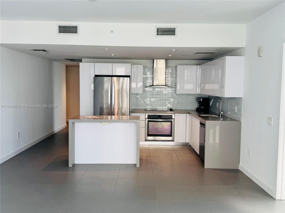 For Sale: $505,000 (2 beds, 2 baths, 1018 Square Feet)