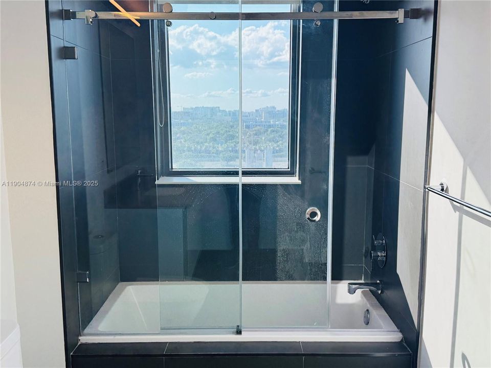 For Sale: $505,000 (2 beds, 2 baths, 1018 Square Feet)