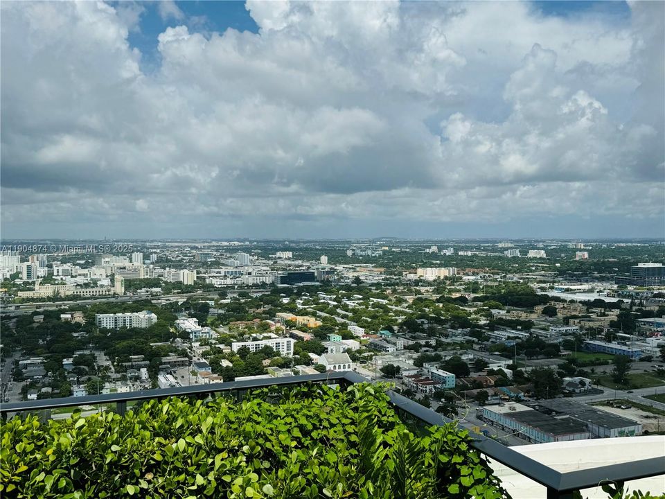 For Sale: $505,000 (2 beds, 2 baths, 1018 Square Feet)