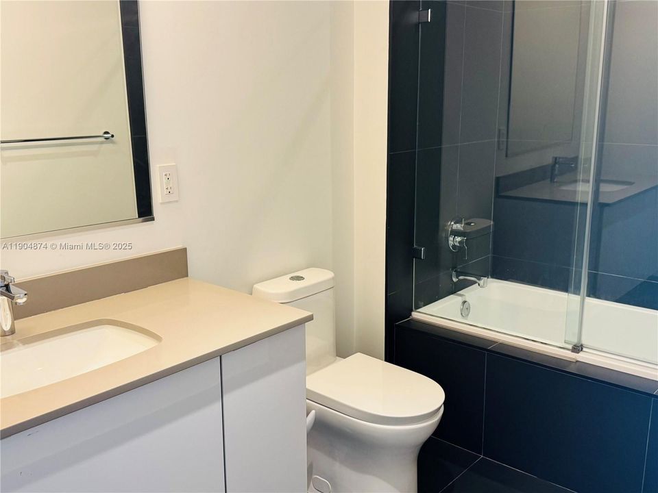 For Sale: $505,000 (2 beds, 2 baths, 1018 Square Feet)