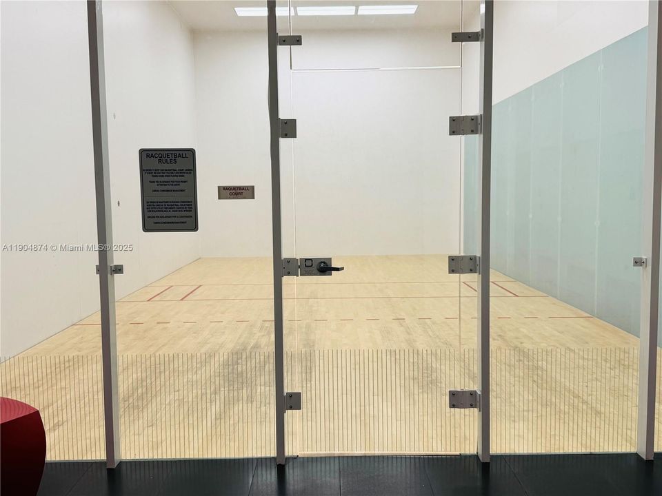 Indoor raquetball